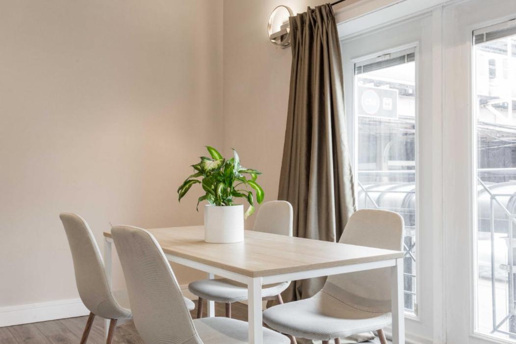 The Double Play - 1 Min Walk To Wrigley! Spacious 2Br - Perfect For Cubs Fans! Chicago Extérieur photo