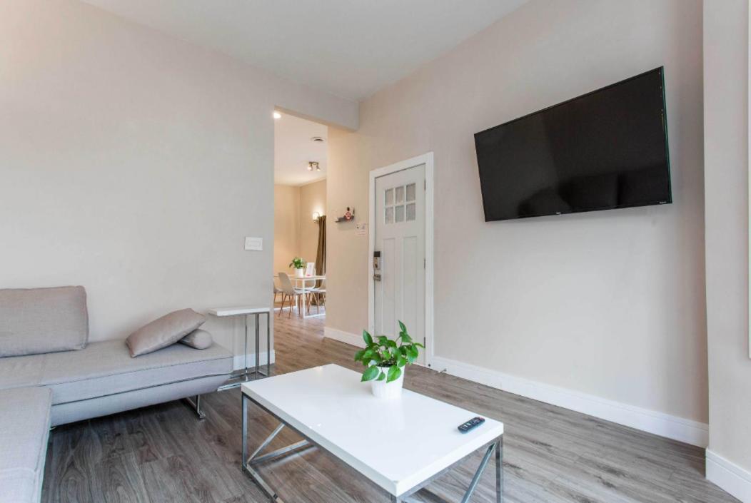 The Double Play - 1 Min Walk To Wrigley! Spacious 2Br - Perfect For Cubs Fans! Chicago Extérieur photo