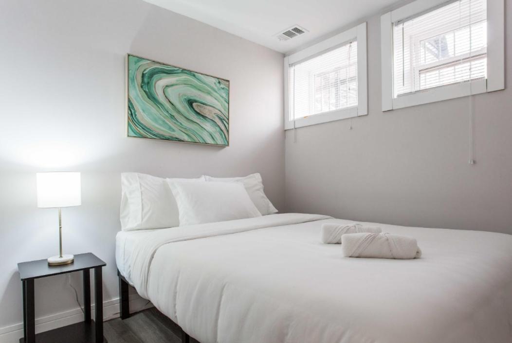 The Double Play - 1 Min Walk To Wrigley! Spacious 2Br - Perfect For Cubs Fans! Chicago Extérieur photo