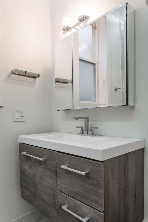 The Double Play - 1 Min Walk To Wrigley! Spacious 2Br - Perfect For Cubs Fans! Chicago Extérieur photo